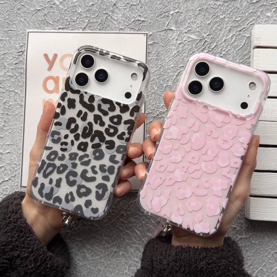 قاب طلقی پلنگی آیفون به همراه آویز